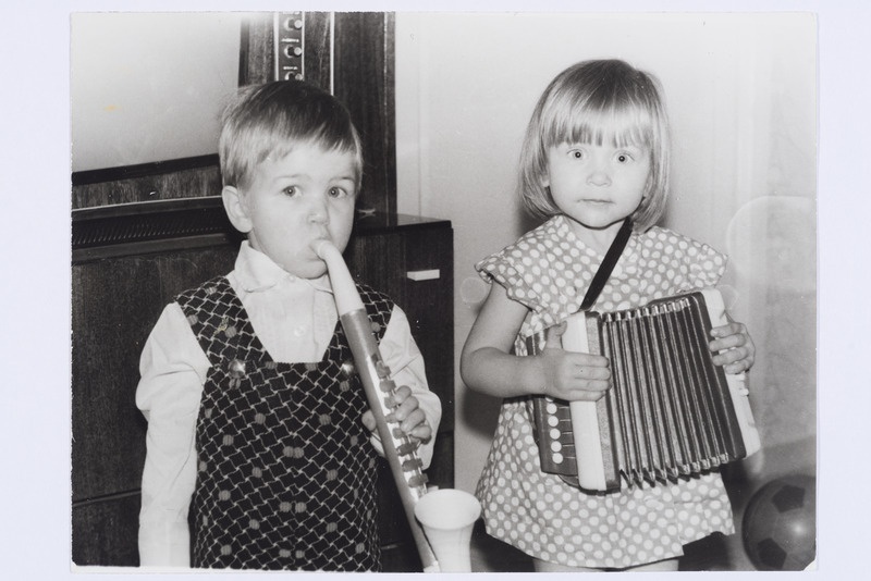 Lapsed mängupillidega