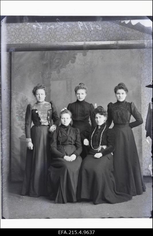 Grupp naisi, (foto tellija Sooots).