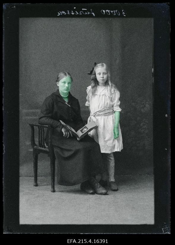 Jürisson tüdrukuga.