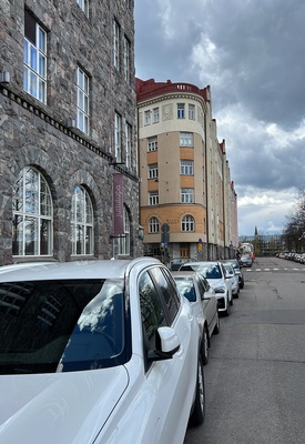 Lumenpudotusta Paasitornin (työväentalon) katolta. Takana Säästöpankinranta 8. Säästöpankinranta 6. Saariniemenkatu 5. Siltasaari. rephoto
