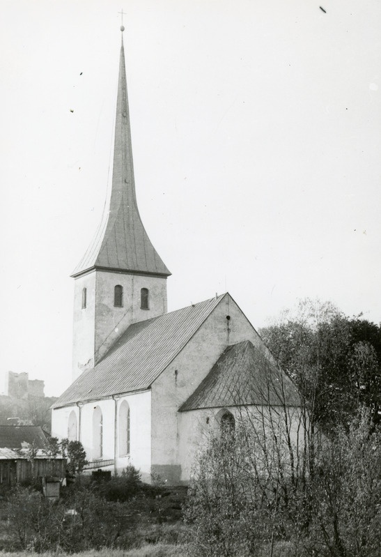 Rakvere Kolmainu kirik 1989 aastal.