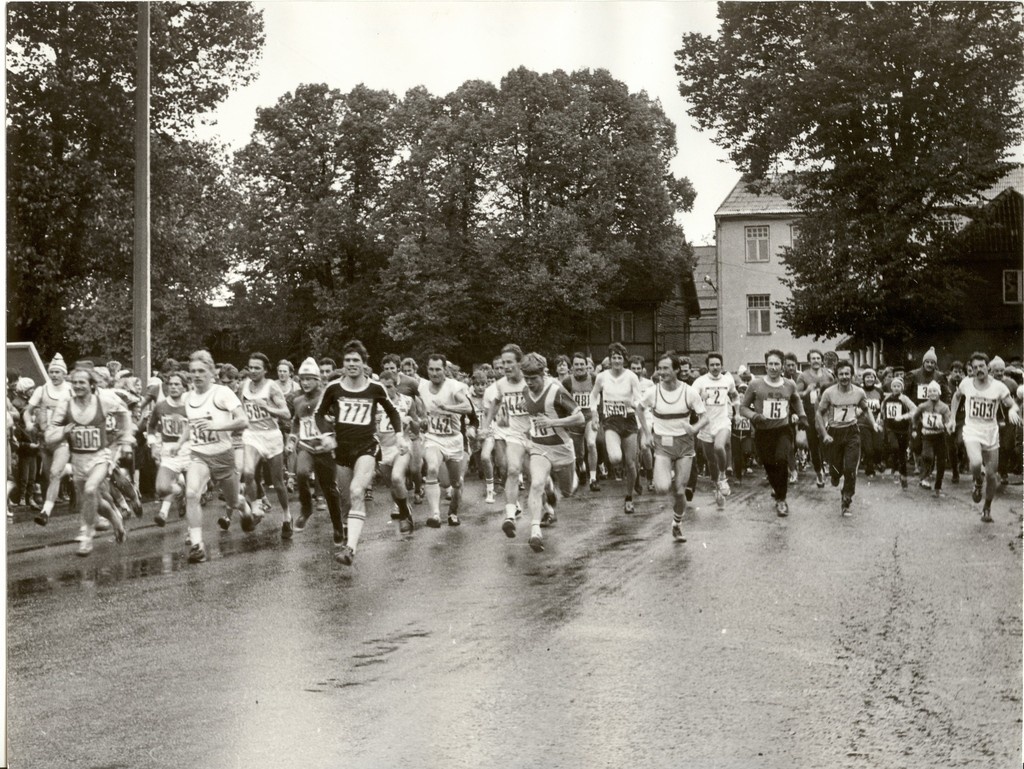 foto, Paide-Türi rahvajooksu start 1980-ndatel a.