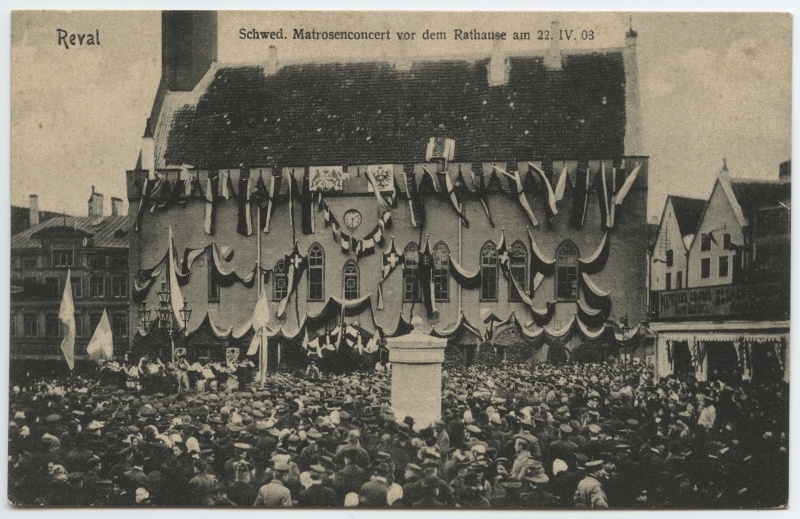 Tallinn, Raekoja plats. Rootsi madrusteorkestri kontsert Raekoja platsil seoses Rootsi kuninga Gustav V visiidiga Tallinnasse.