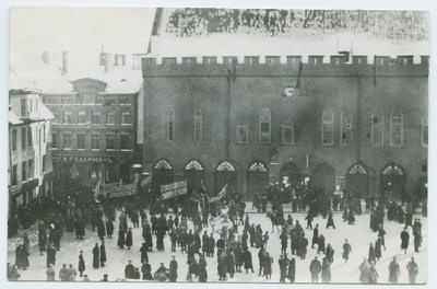 Meeleavaldus Tallinna Raekoja platsil 1917. aasta veebruari revolutsiooni puhul.  duplicate photo