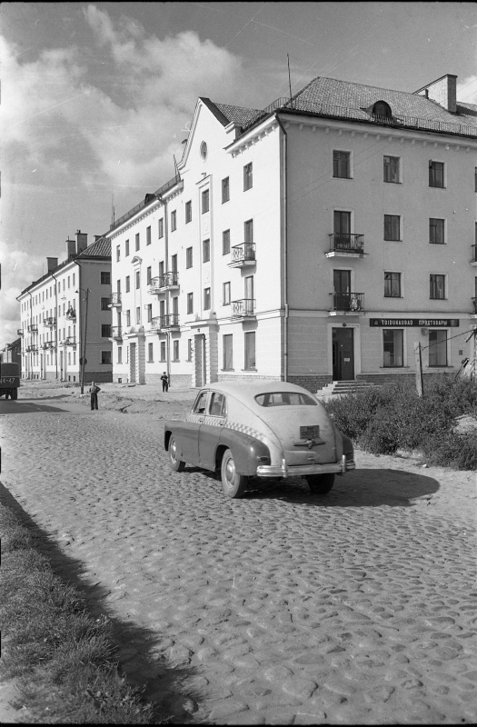 Uued majad Koidu tänaval. Ehitatud arhitekt A.Kotli projekti järgi.