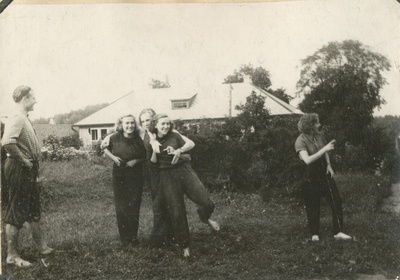 Kergejõustiklased Kääriku spordibaasis  similar photo