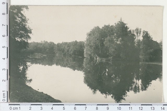 Keila, vaade jõele suvehommikul