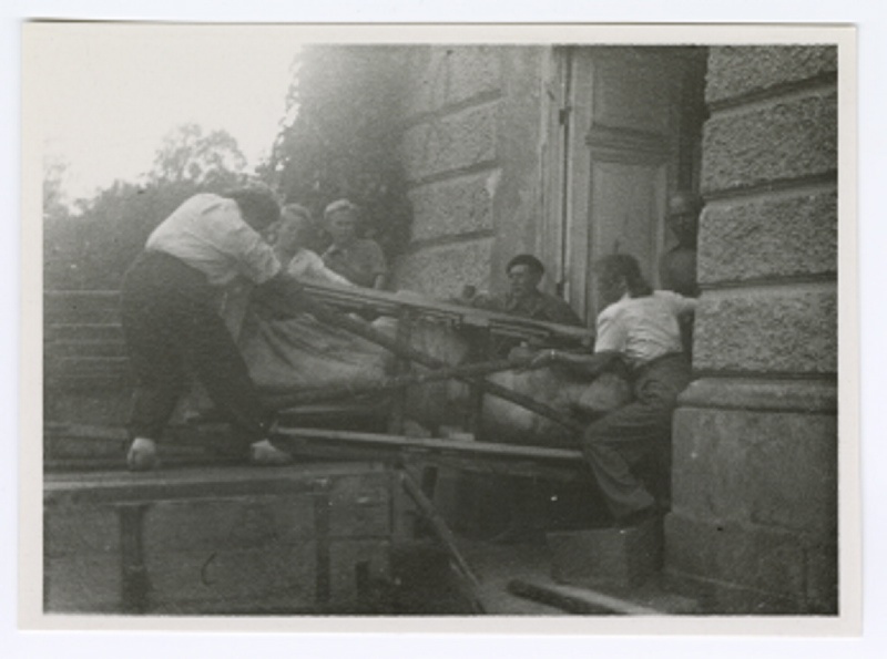 Milo Venuse transport mõisast välja