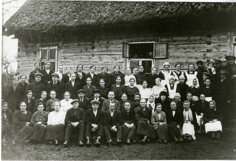 Karjakasvatuskursustest osavõtjad Koimlas Andrusel