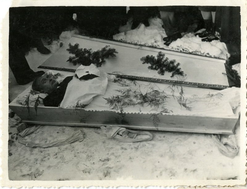 Lööne 7-klassilise kooli õpetaja Hermann Muri matused Valjala kalmistul
