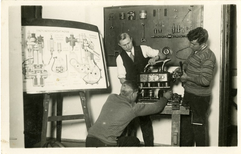 Traktoristide kursused Kuressaare Tööstuskoolis