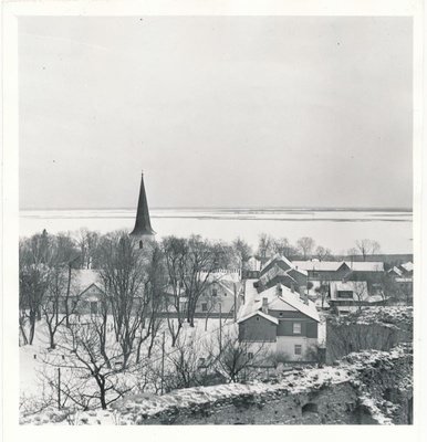 Foto. Haapsalu vanalinn. vaade lossitornist Jaani kiriku suunas. November 1973.a. Foto: T.Kohv.  duplicate photo