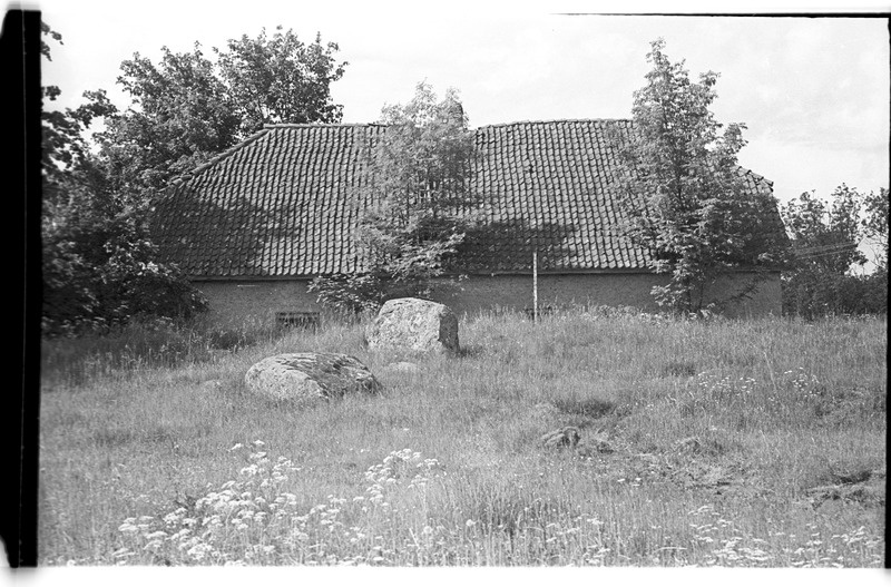 Elamu ja rändrahnud, Võhma (Lahemaa), Jäära talu