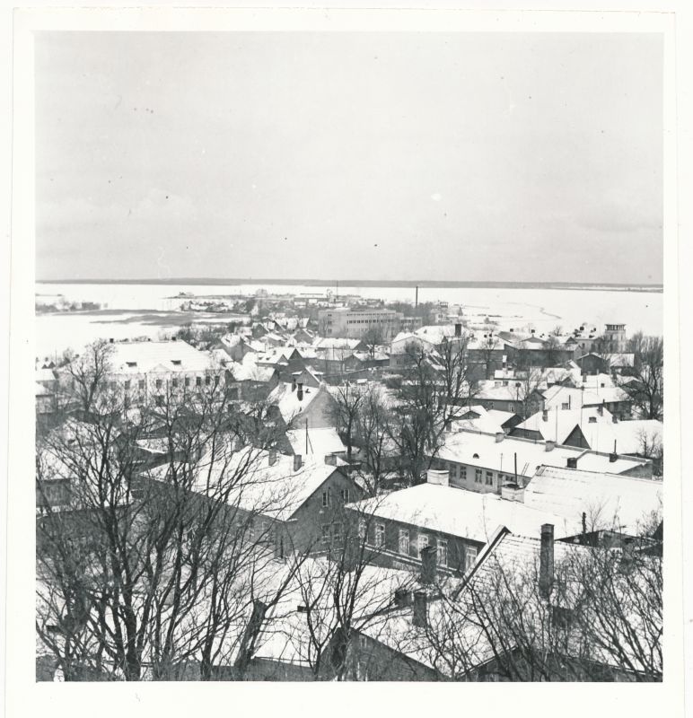 Foto. Haapsalu vanalinn. Vaade lossi tornist holmide suunas. November 1973.a. Foto: T.Kohv.