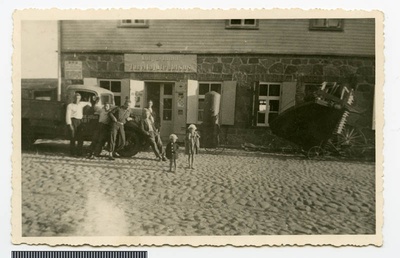 fotopostkaart, Kolga-Jaani khk, Kolga-Jaani Tarvitajateühisuse kauplus, u 1930  similar photo