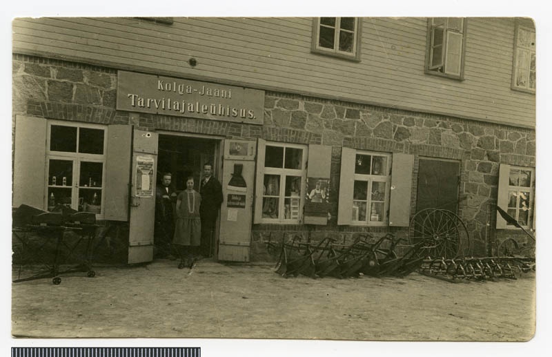 fotopostkaart, Kolga-Jaani khk, Kolga-Jaani Tarvitajateühisuse kauplus, u 1930, foto Charles Sass