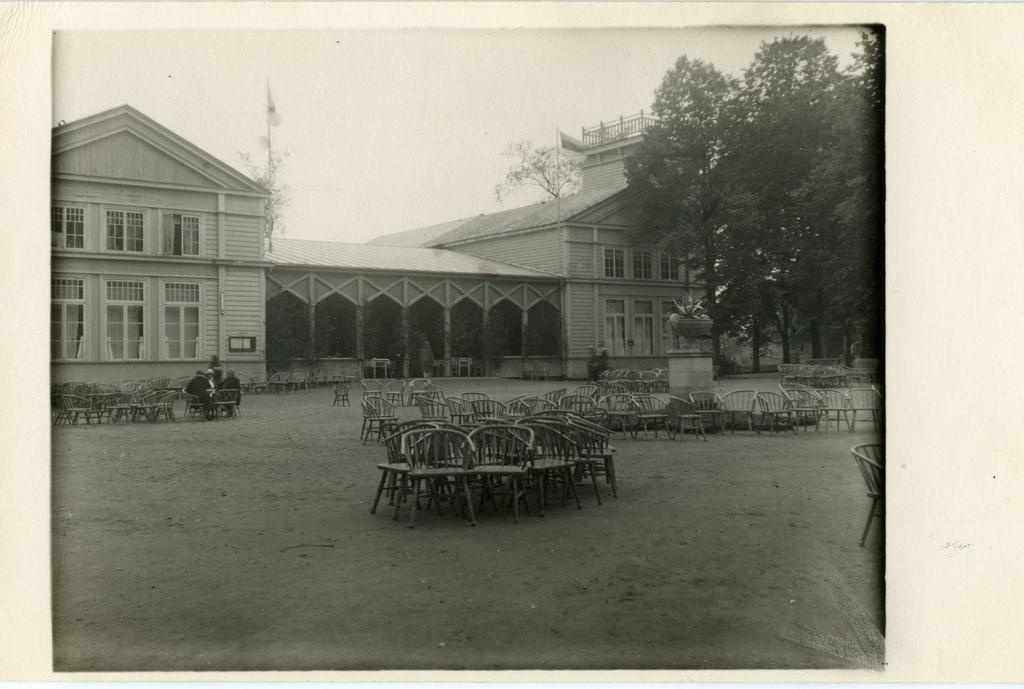Kuressaare Lossipark, kuursaal