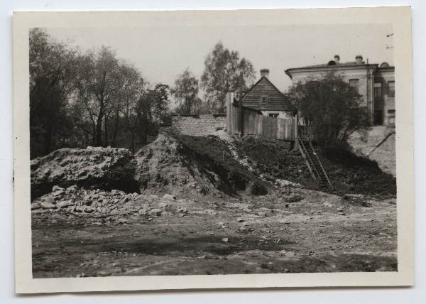 Tallinn, Lasteaed, vana valli varemed.