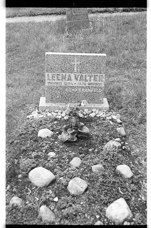 Käsmu kalmistu, Leena Valter (1894-1970) hauaplats