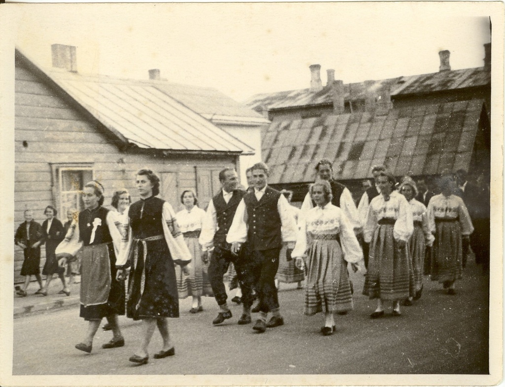 foto, laulupeorongkäik Paides 1960-ndatel a.