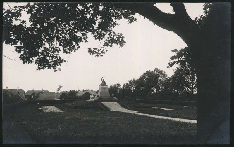 fotopostkaart, Suure-Jaani khk, Suure-Jaani, mälestussammas, suvi, 1935, foto A. Veidner