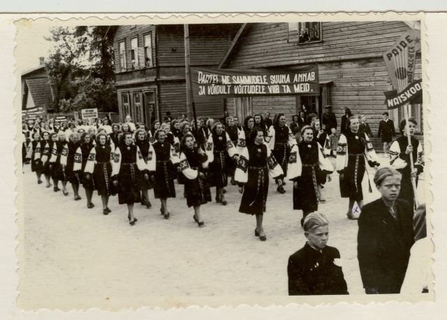 foto, Paide kultuurimaja naiskoor Paide laulupäeval