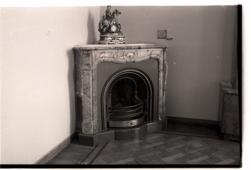 Kamin, lillast marmorist, barokne, Toompea lossis