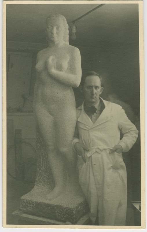 Herman Halliste enda skulptuuriga "Õhtu"