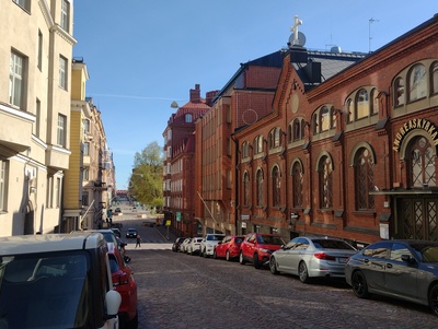 Näkymä Korkeavuorenkatua pitkin alas kohti Ullanlinnaa. rephoto
