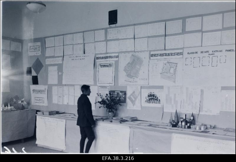 Vaade õpilastööde näitusele.