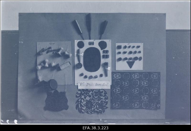 Käsitööõpetajate kursuse väljapanekuid - käsitrüki tööriistad.