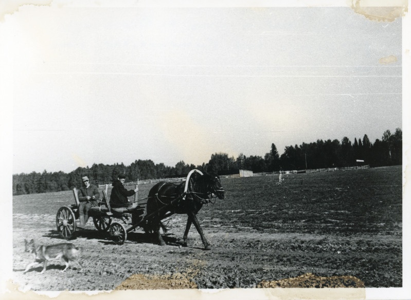 Kalju Tuulik koos pr. Brenningu pojapojaga