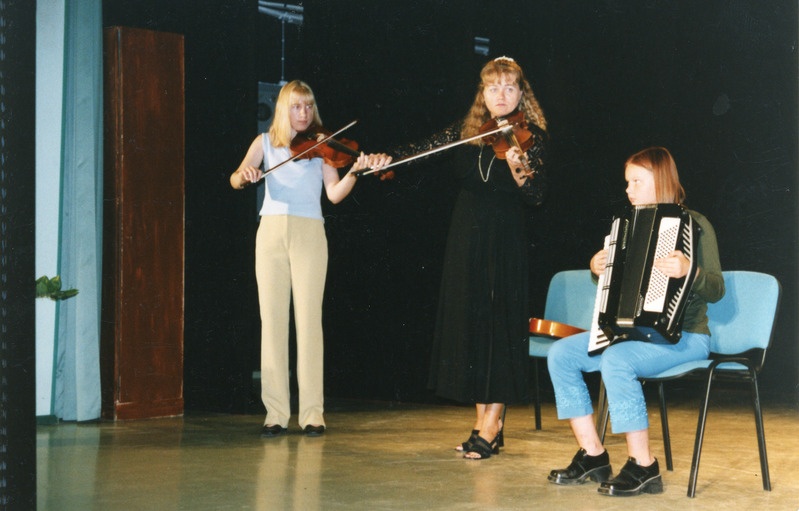 Daniel Vardja 90 sünnipäev. Iisaku Kunstide Kool: Valentina Moldau, Rita Marits, Katre Karu