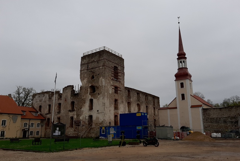 Põltsamaa loss ja kirik rephoto