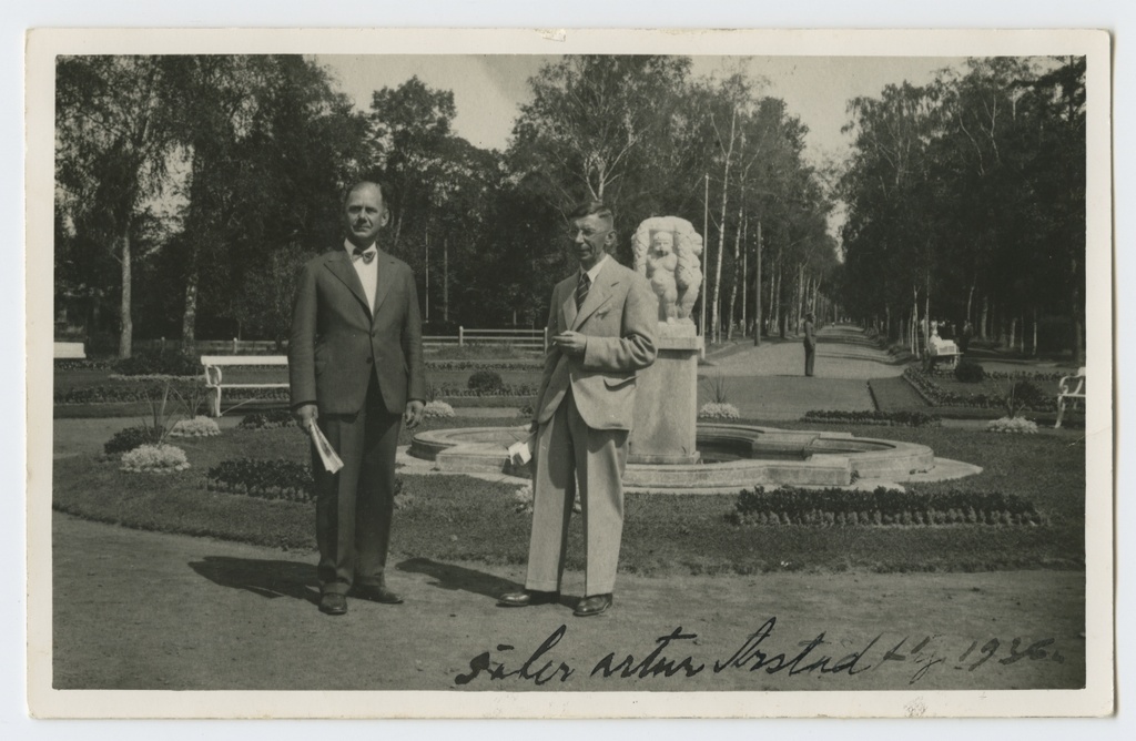 Juhan Rautsma koos sõbra Artur Arstndtiga Pärnus 1936.a.