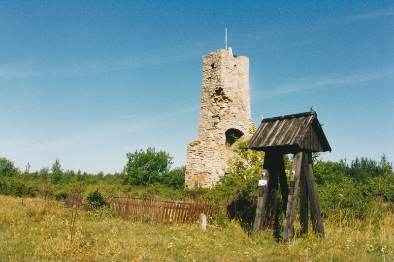 Osmussaar: kabelivaremed ja kellatorn