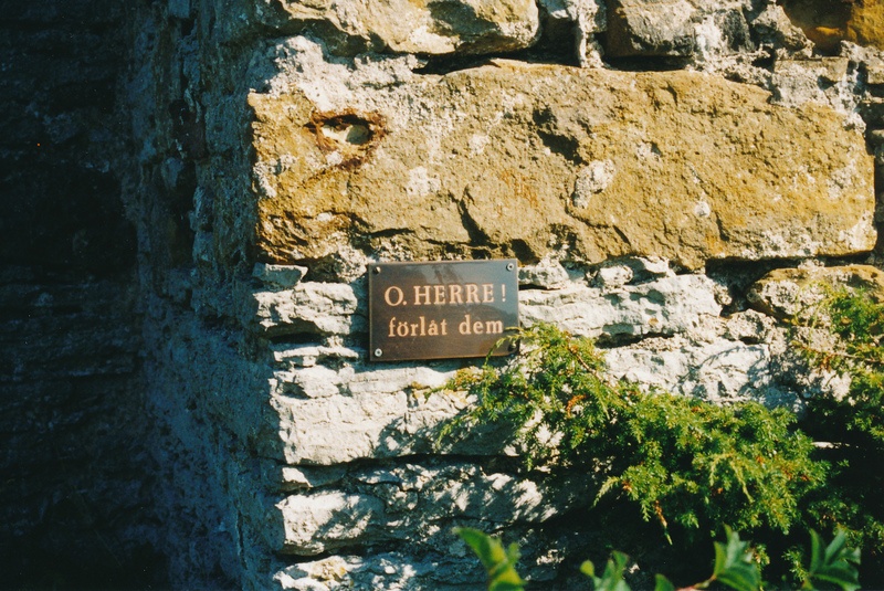 Kiri Osmussaare kabeli varemetel