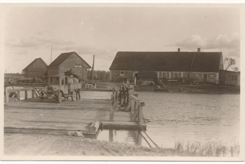 Postkaart. Tartu, parv Emajõel Luunjas. Asub albumis HM 7955.