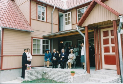Rootsi Kuningapaar Rannarootsi muuseumis 05.05.2002  similar photo