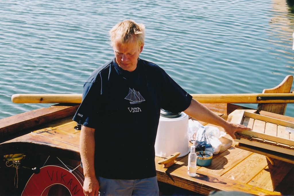 Tüürimees Jaan Tätte jaala pardal Vilsandil. 8. juuli. 2003.