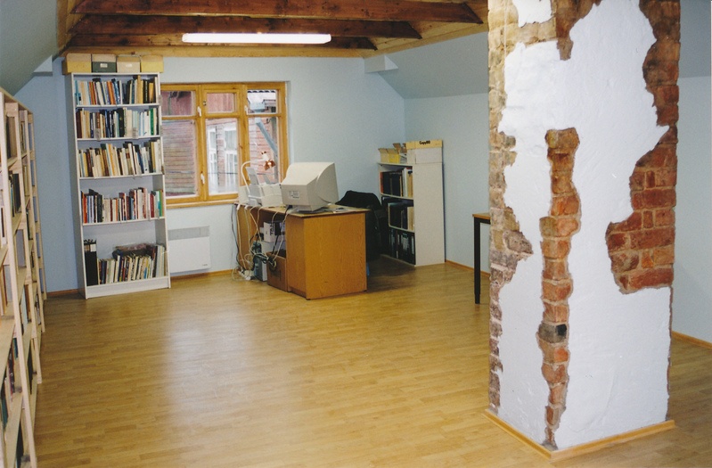 Raamatukogu ja naised, 2001