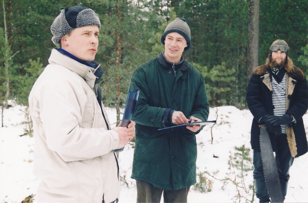 Jaalaehitus lepingud on allkirjastatud. v: Ü. Jaaksoo, A. Schönberg, J. Raagmaa, 27. II. 2002.