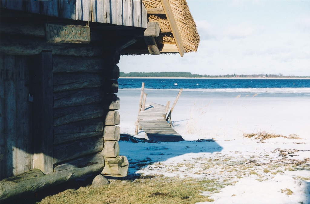 Bastabacka ja paadisild. Märtsi algus 2002.