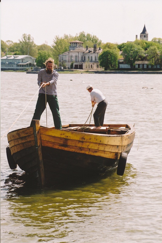 Janar ja Verner haalavad jaalat ankru peale. 19. mai 2003.     Jaala veeskamine 16. mai 2003.a. ja taglastus