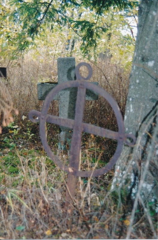 Ristid Vilivalla kalmistul