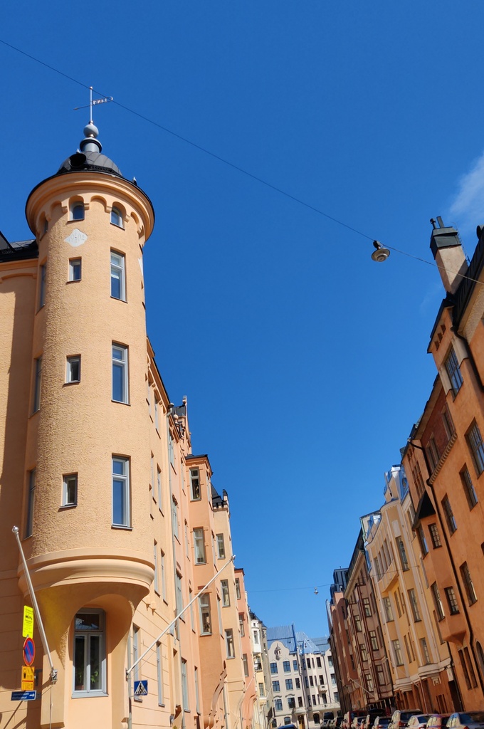 Katajanokankatu 5 - Luotsikatu 7. Etualalla vasemmalla arkkitehti Bruno Ferdinand Granholmin suunnittelema rakennus "Semafor" rephoto