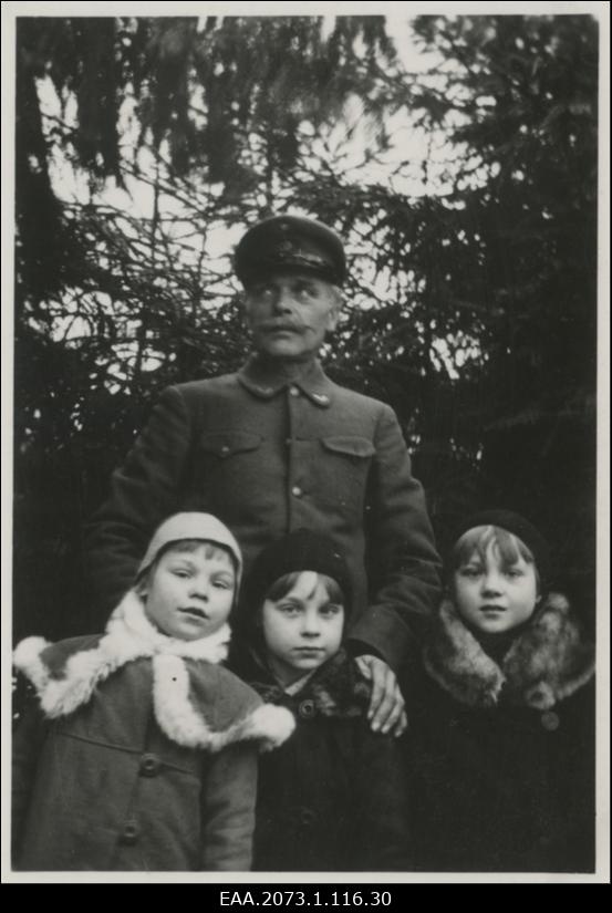 Herman Roone (Rotman) oma 55. sünnipäeval koos lastelastega 02.01.1936