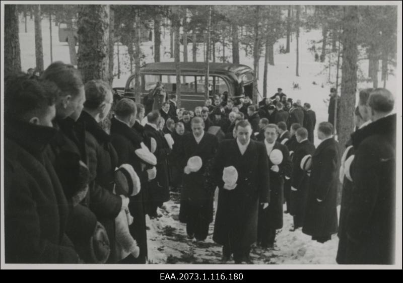 Anton Hansen Tammsaare matused Tallinnas 05.03.1940, matuserong Metsakalmistul