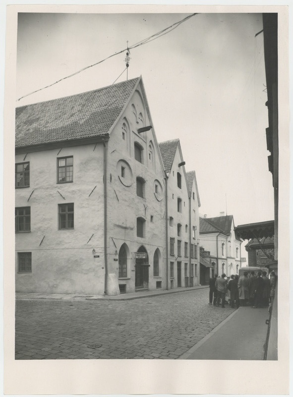Kolm õde