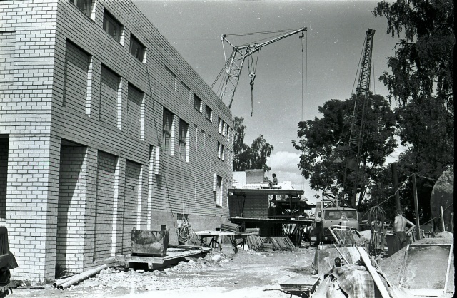 fotonegatiiv Aravete Keskkooli ujula ehitusel 1991